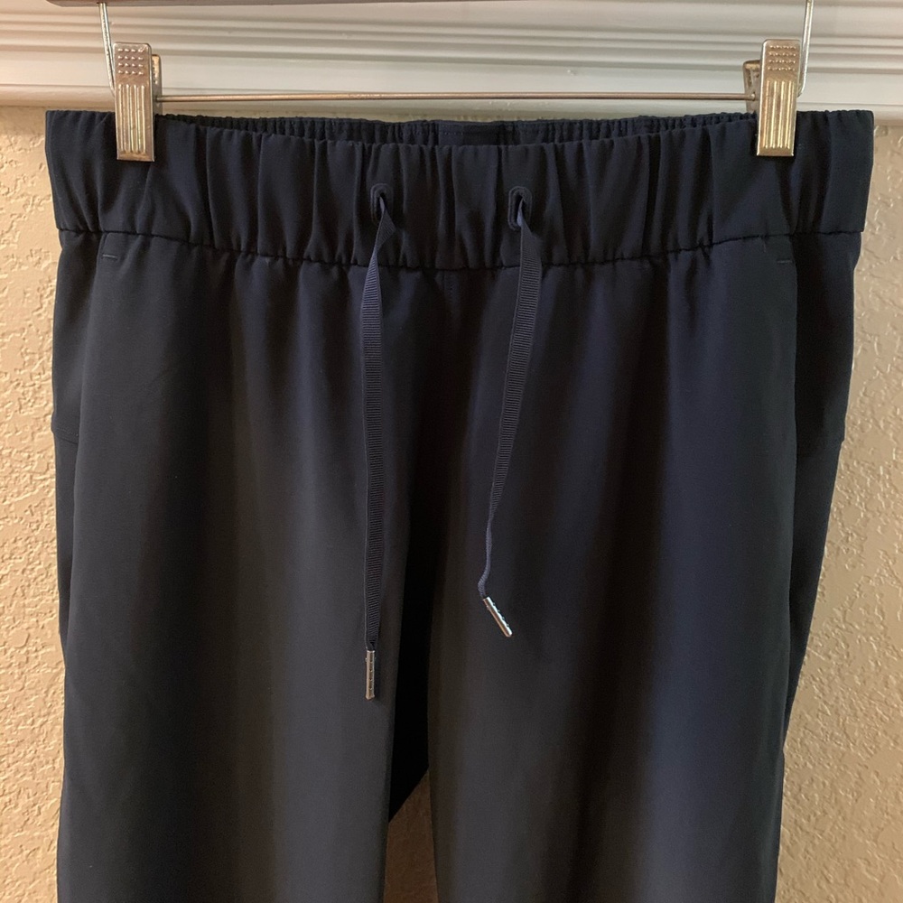 Lululemon black pants keep moving 6 high-rise